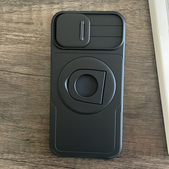 iPhone 13 case with 360 degree rotatable ring - Picture 4 of 4